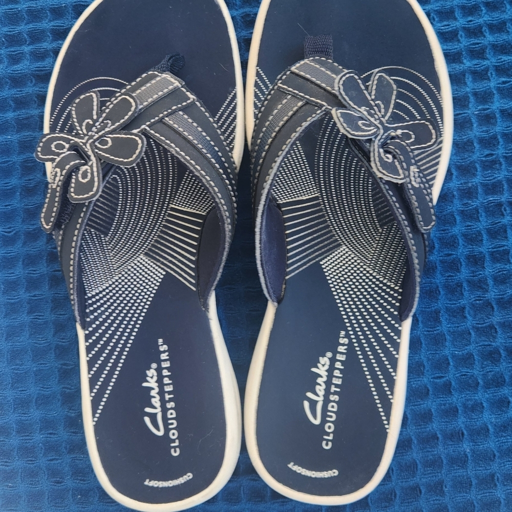 Navy Blue and White Flower Design Flip Flop.